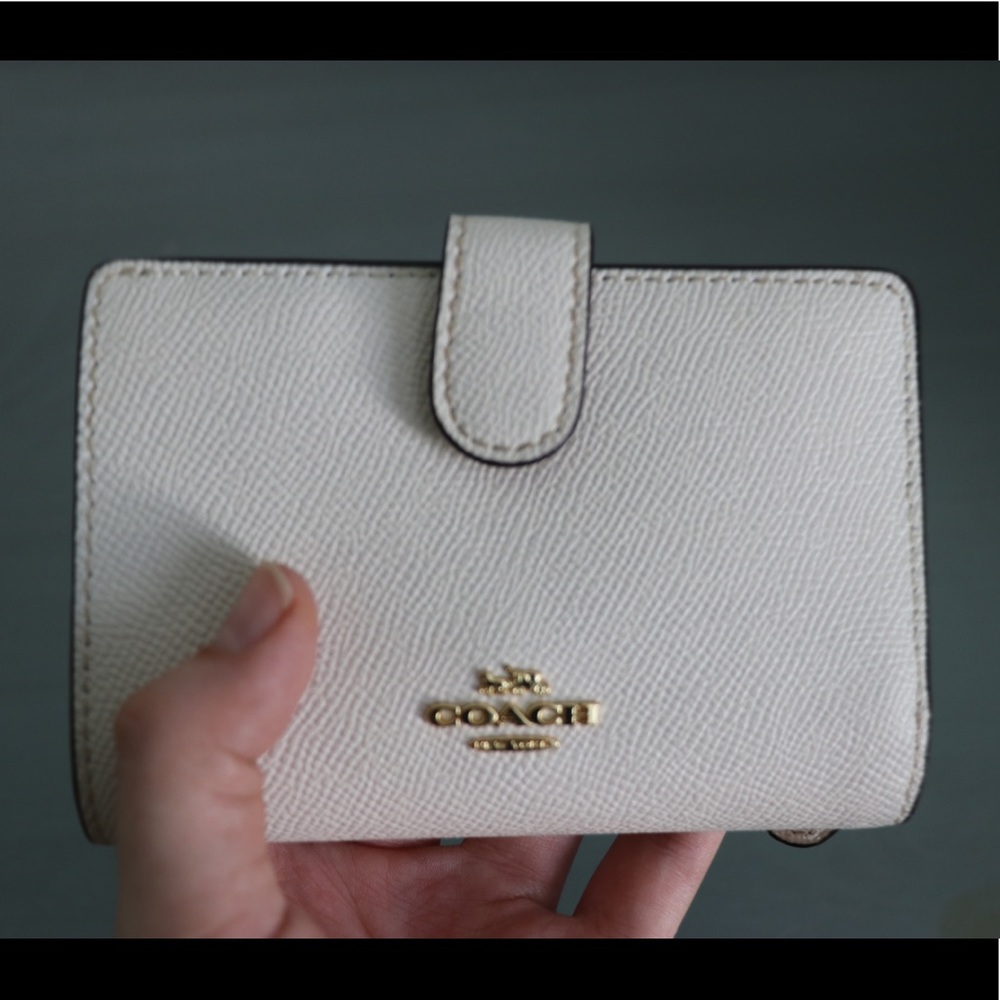 COACH Crossgrain Leather Medium Corner Zip Wallet